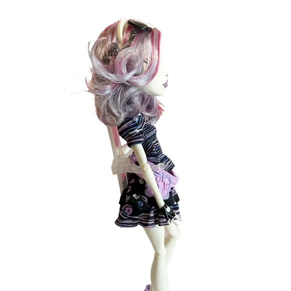Monster High Scaris Catrine Demew Doll City of Freights - Picture 4 of 6